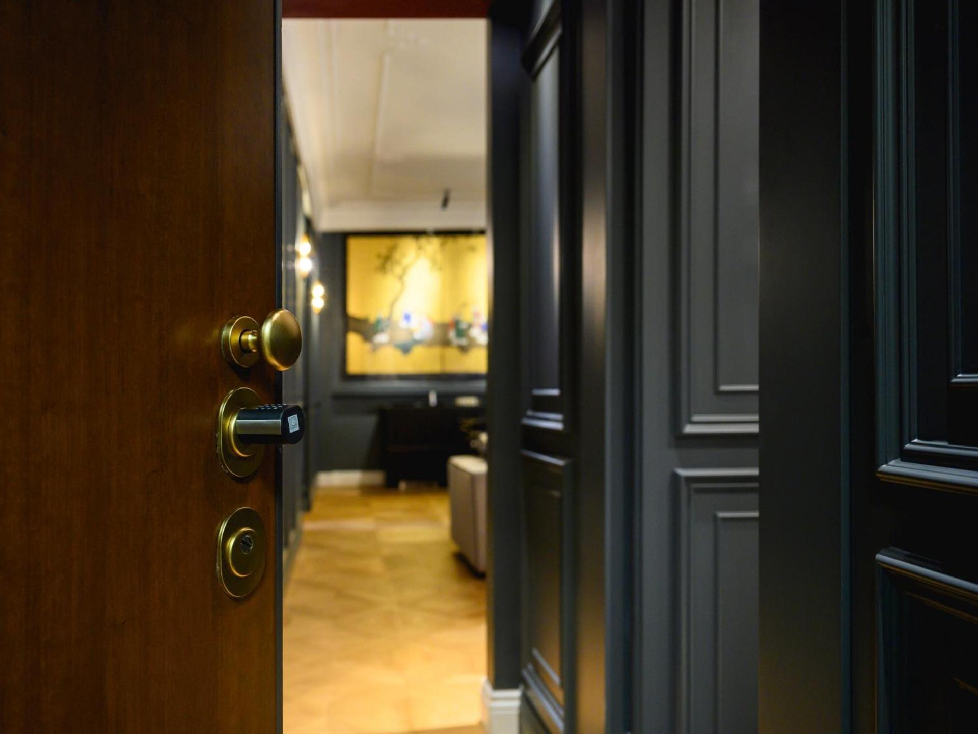 The Rent - Refined One-bedroom In The Historic Center Apartment