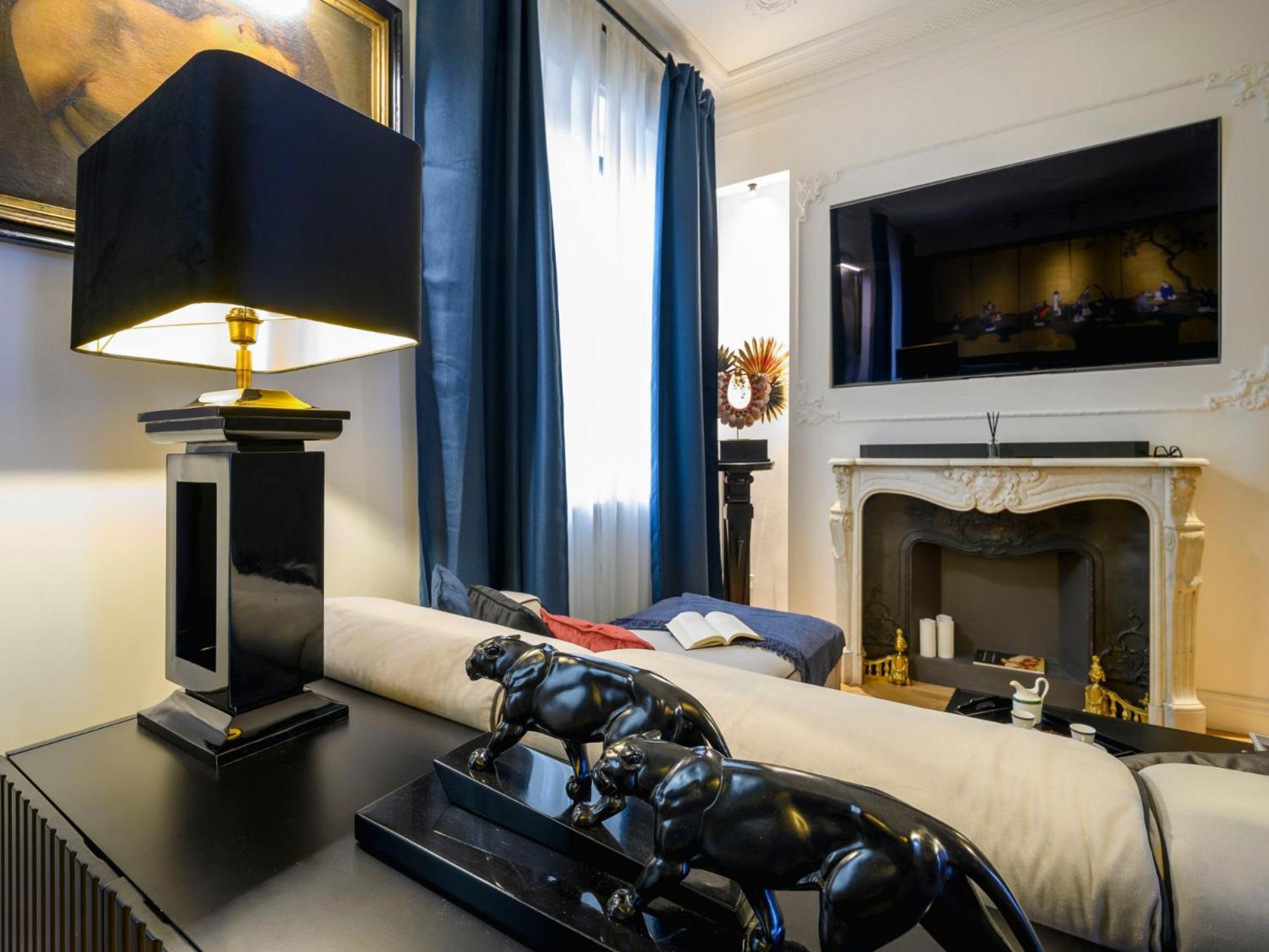 The Rent - Refined One-bedroom In The Historic Center Apartment *