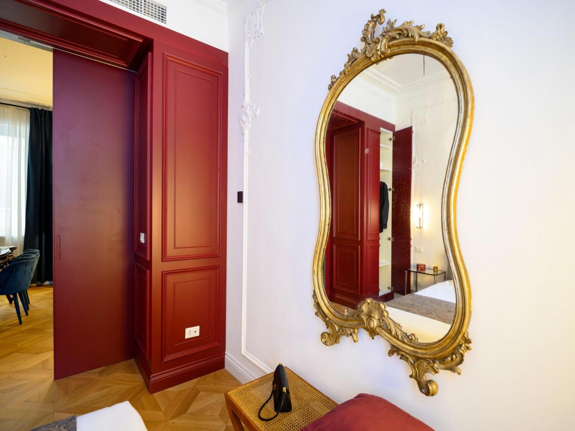 The Rent - Refined One-bedroom In The Historic Center *