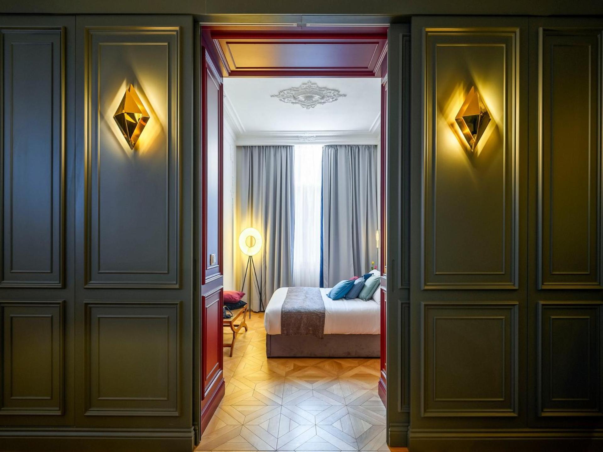 The Rent - Refined One-bedroom In The Historic Center Apartment